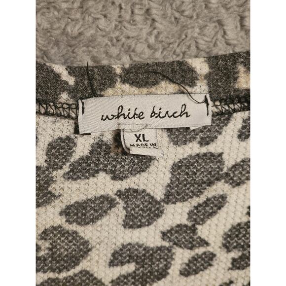 Boutique White Birch Short Sleeve V-Neck Shirt with Pocket Leopard Print XL - Picture 4 of 5